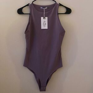 Adorable Reoria bodysuit in pale plum